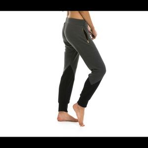 WOMEN'S GLIDER SWEATPANTS - VINTAGE CHARCOAL BLACK